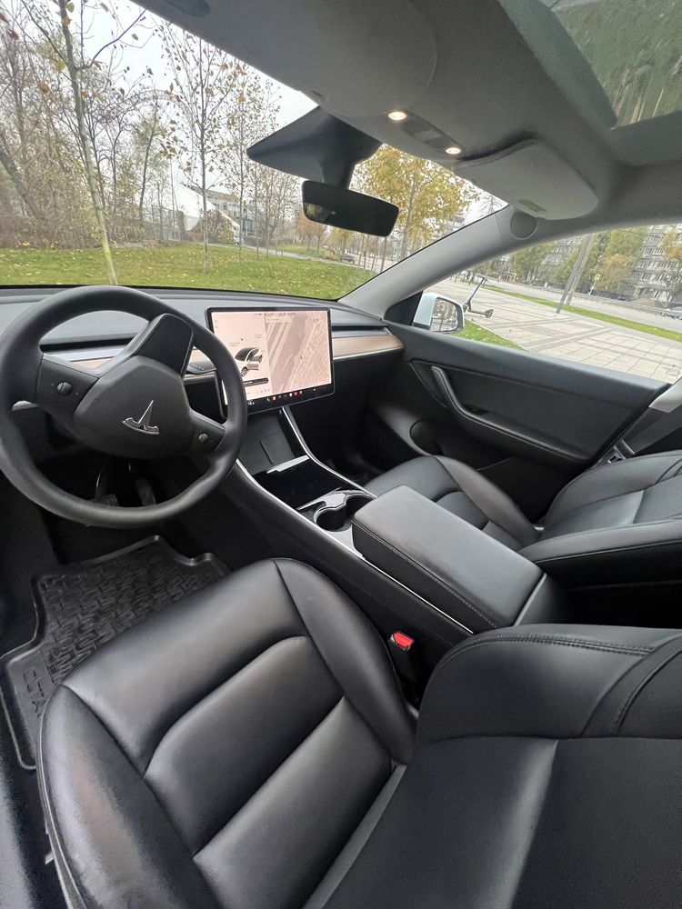 Продам Tesla Model Y