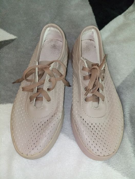 Мокасини, кросівки