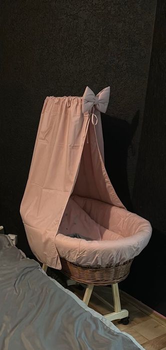 Kosz Mojżesza na kółkach