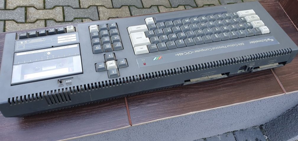 Komputer Amstrad SCHNEIDER 64k Colour Personal Computer CPC464
