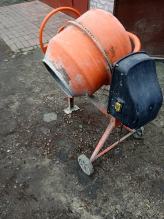 Продам бетономішалку