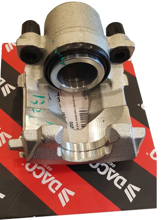 Zacisk hamulcowy Audi  A1 A3 8L 96-03 A3 8P 04-12 FABIA II 99-14 przód