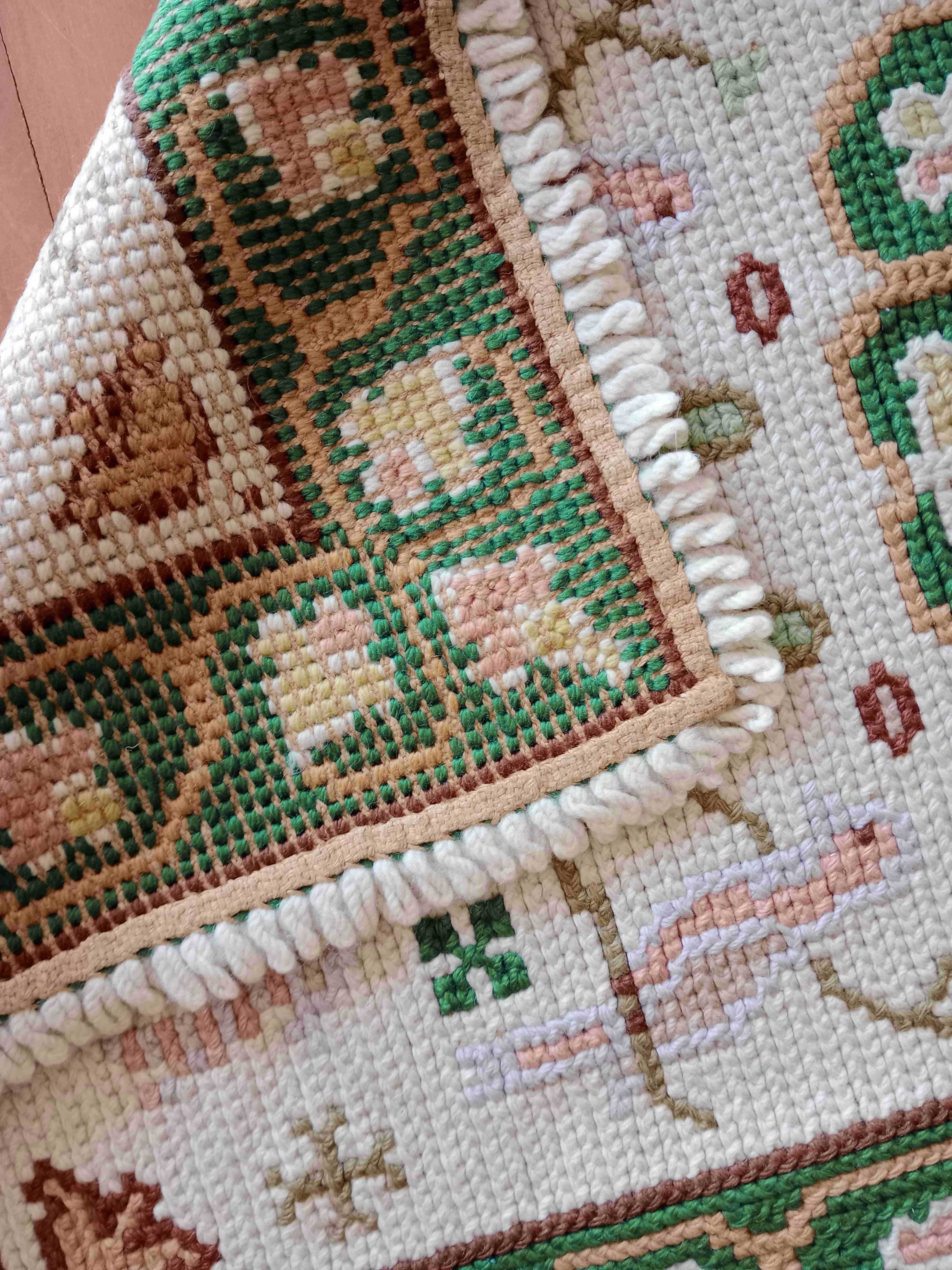 3 Tapetes de Arraiolos / 3 handmade Arraiolos rugs : 140 cm x 72 cm