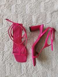 Różowe sandałki buty na obcasie Bershka pink sandals shoes 39 8 cm