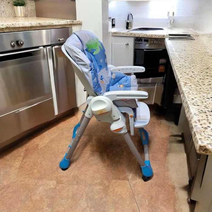 Продам дитячий стільчик для годування Chicco Polly 2 in 1