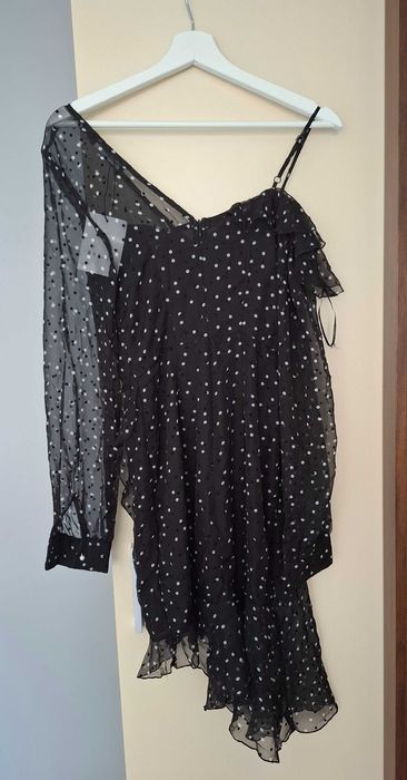 Śliczna sukieneczka z falbankami