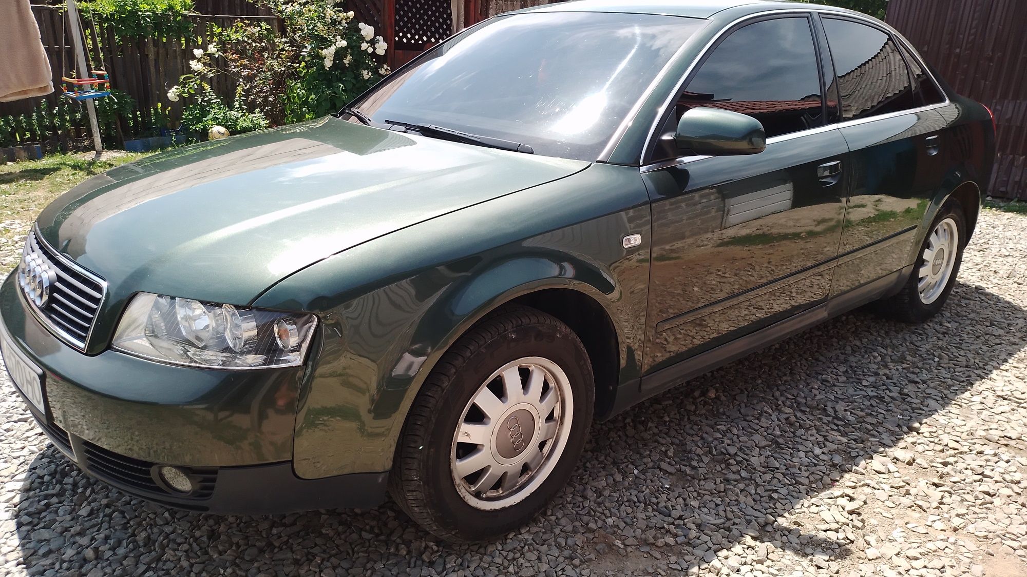 Ауді а4 б6 2002 рік 1.6 бензин.