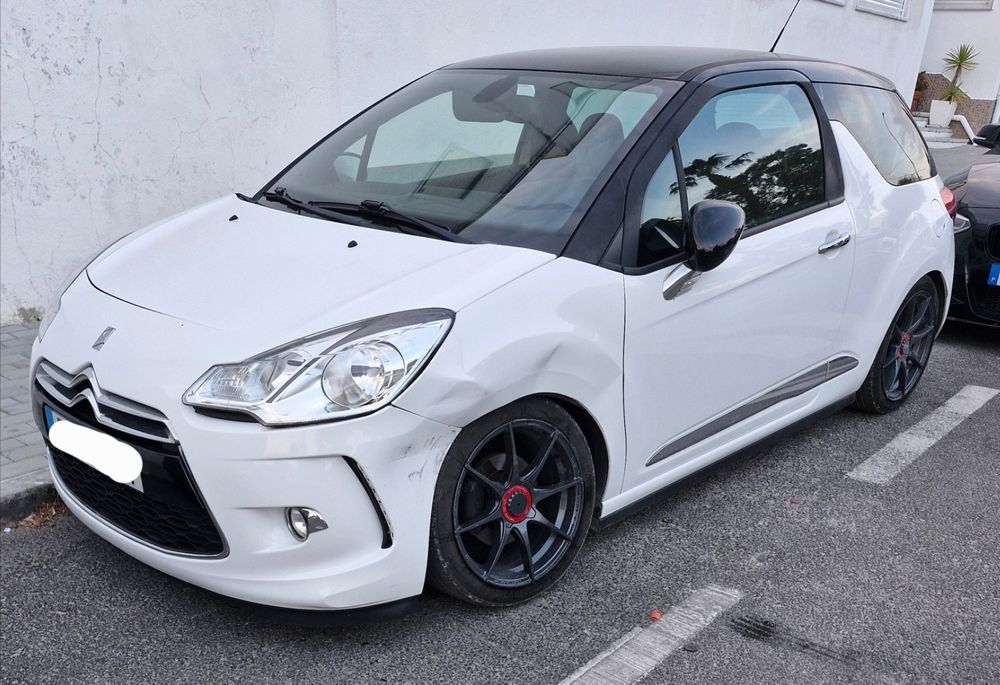 CITROEN DS3 1.6 HDI 92cv

2012/12
GPS
COMANDOS VOLANTE
LED'S
L