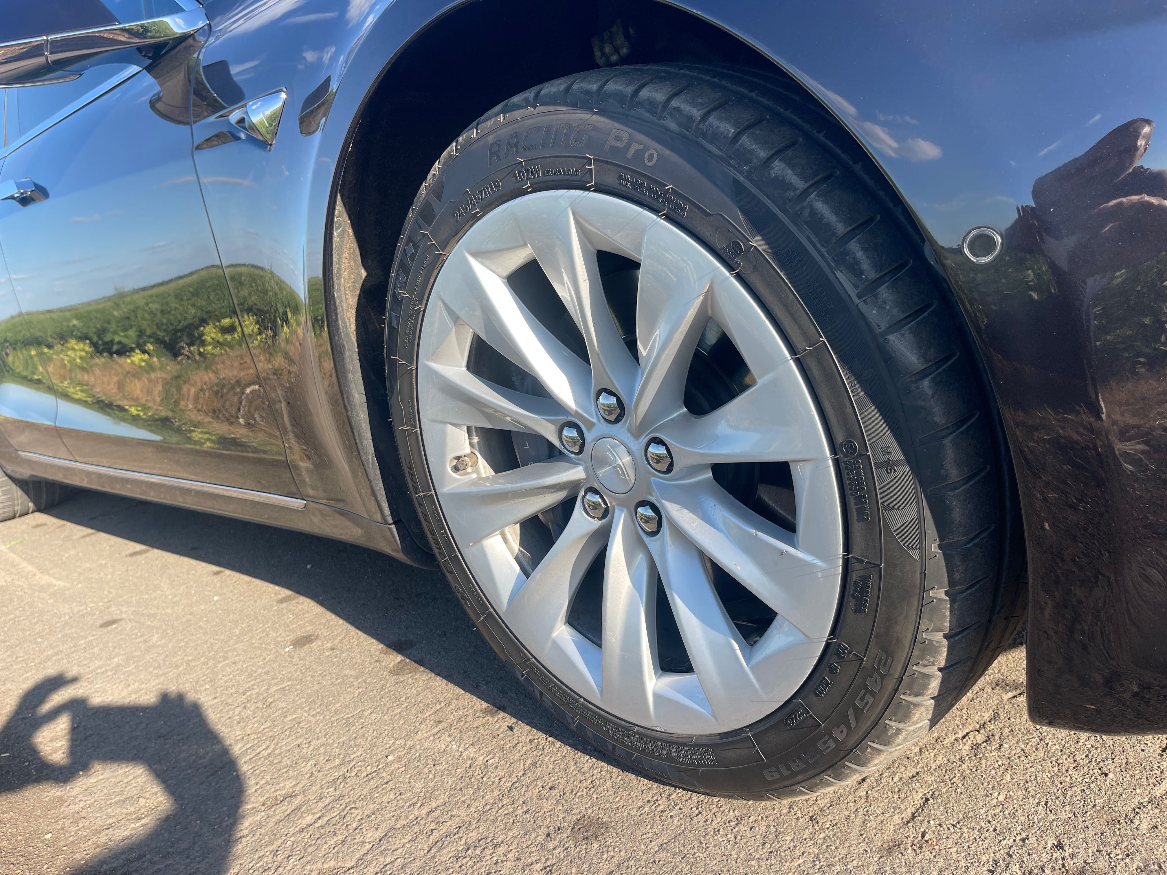 Авто Tesla s 75D