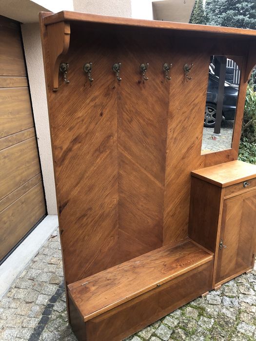 Wieszak garderoba stojący po renowacji