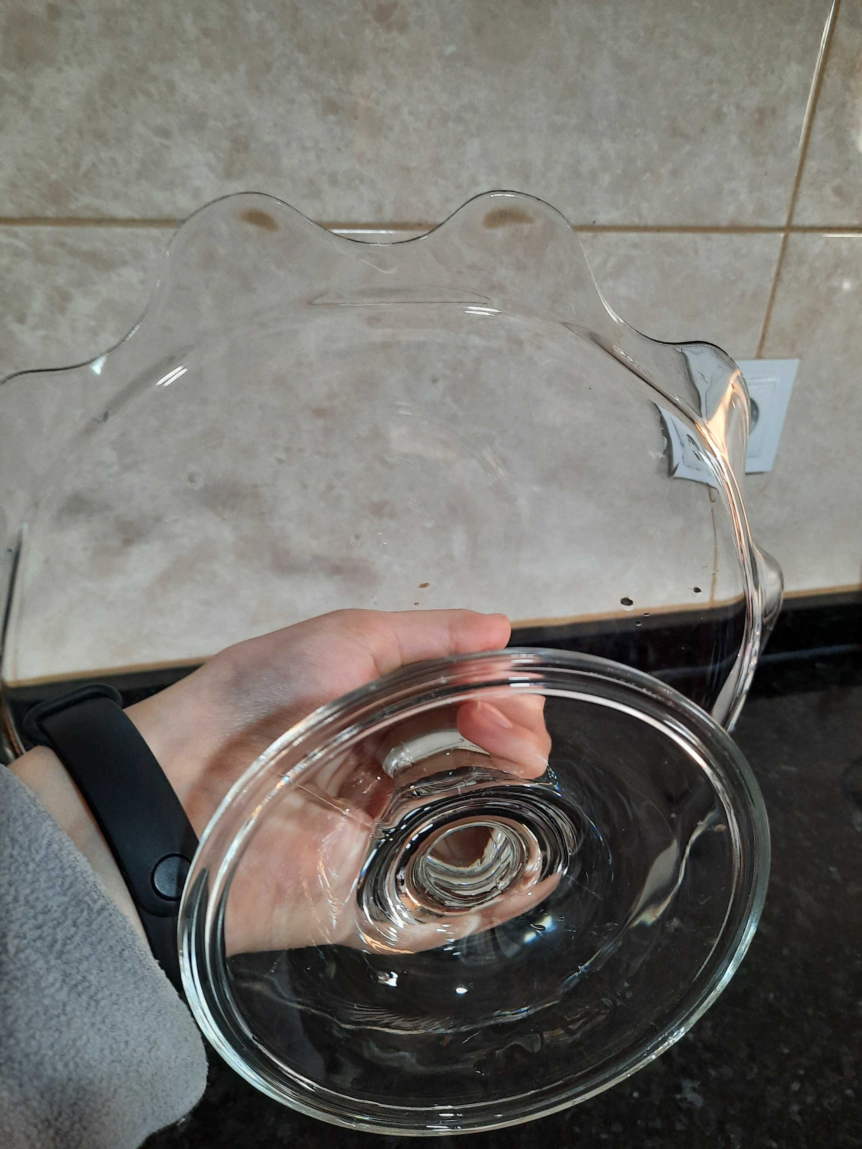 Fruteira em vidro com borda ondulada