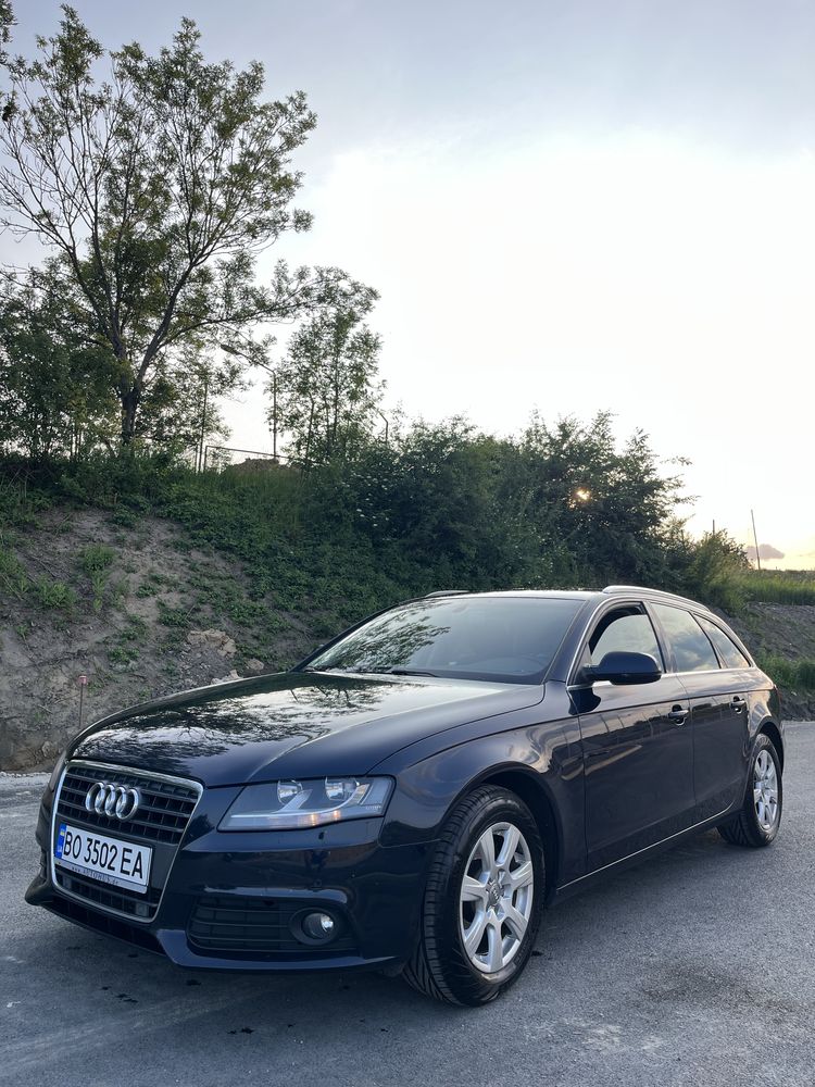 Продам audi a4 b8 !