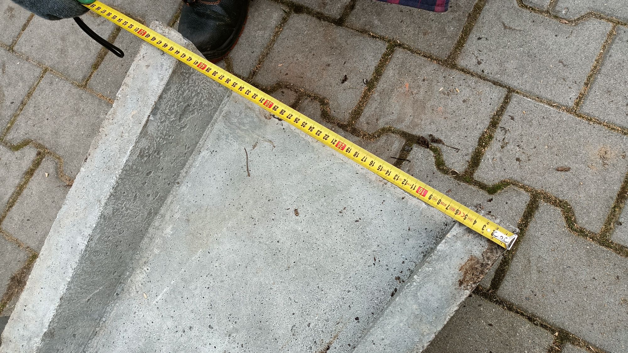 Ściek skarpowy trapezowy betonowy 50cm x 50cm 38 cm wysokość 19 cm