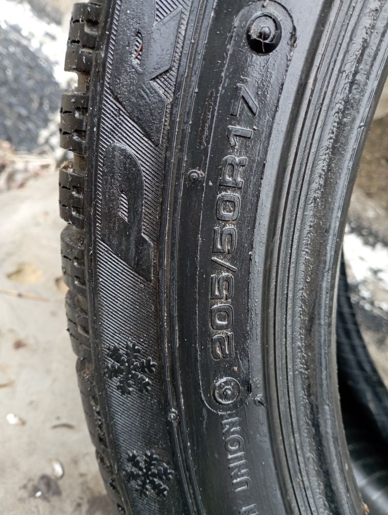 Продам зимние шины 205/50 r17