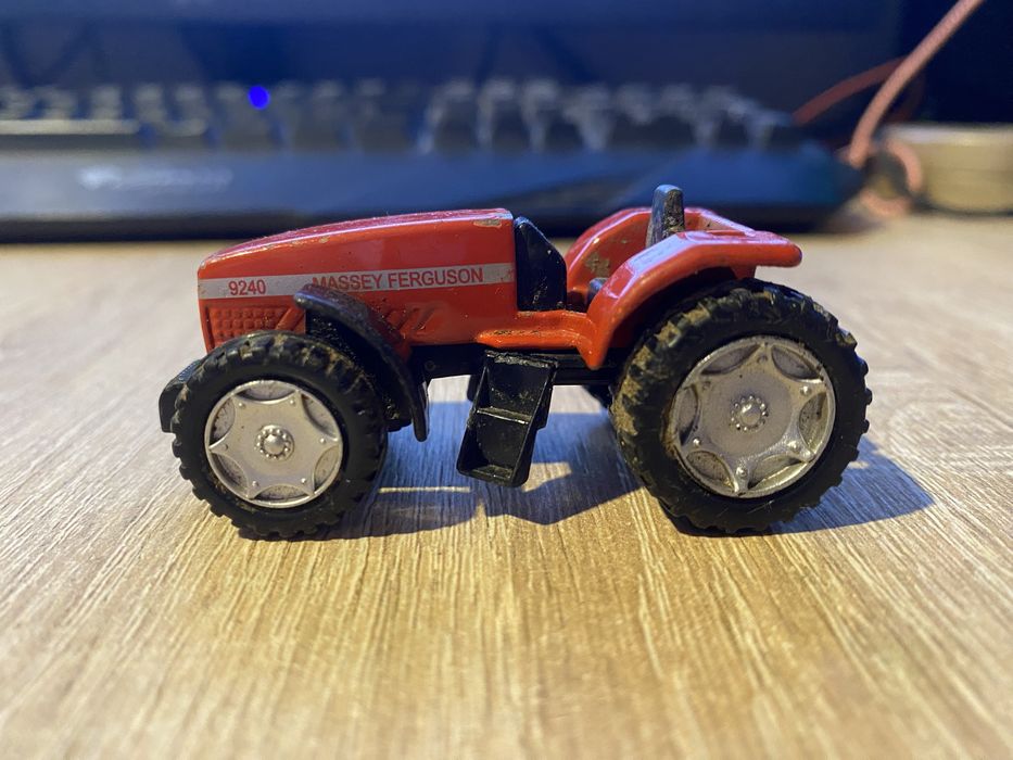 Traktorek Massey Ferguson SIKU