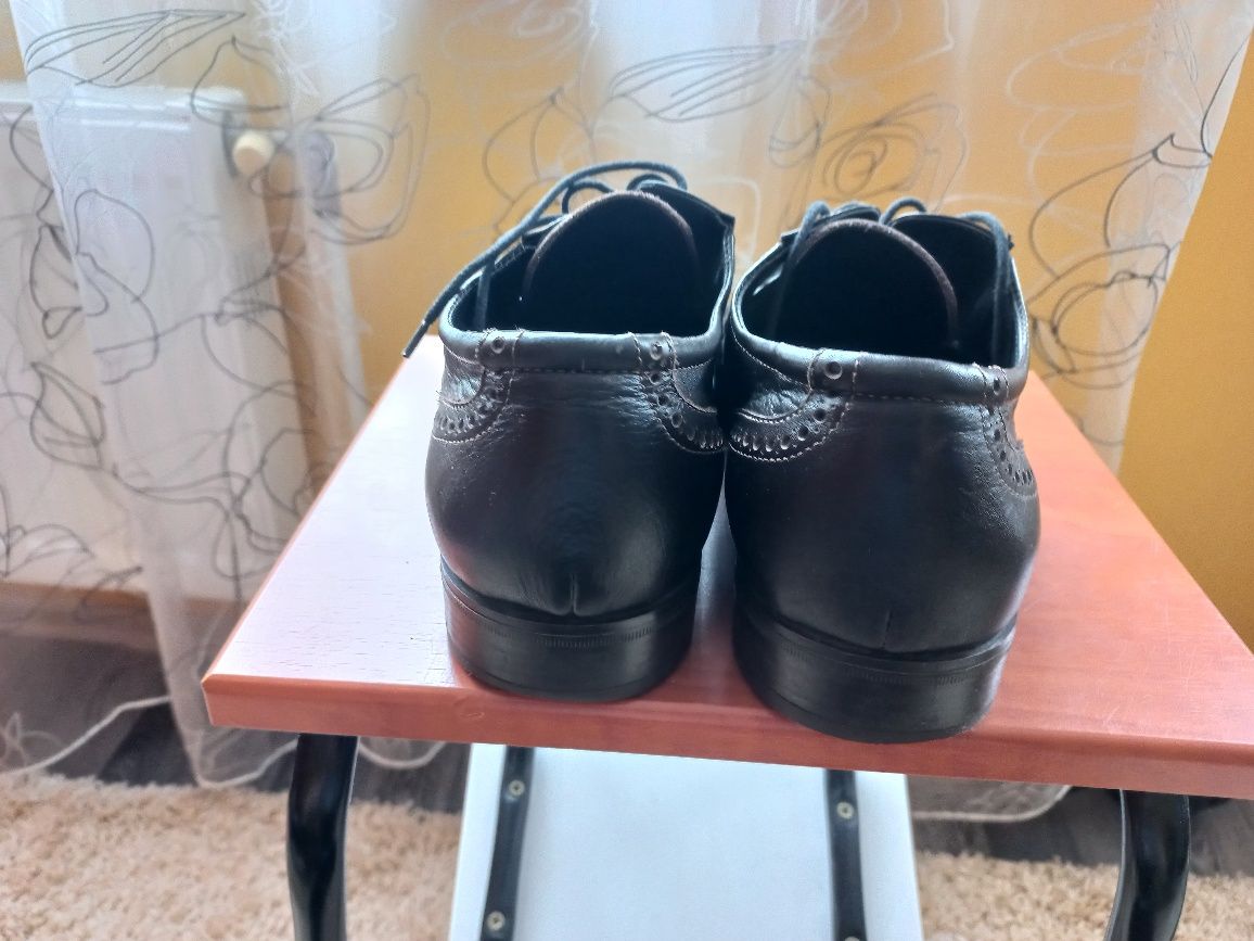 Продам туфлі brogue