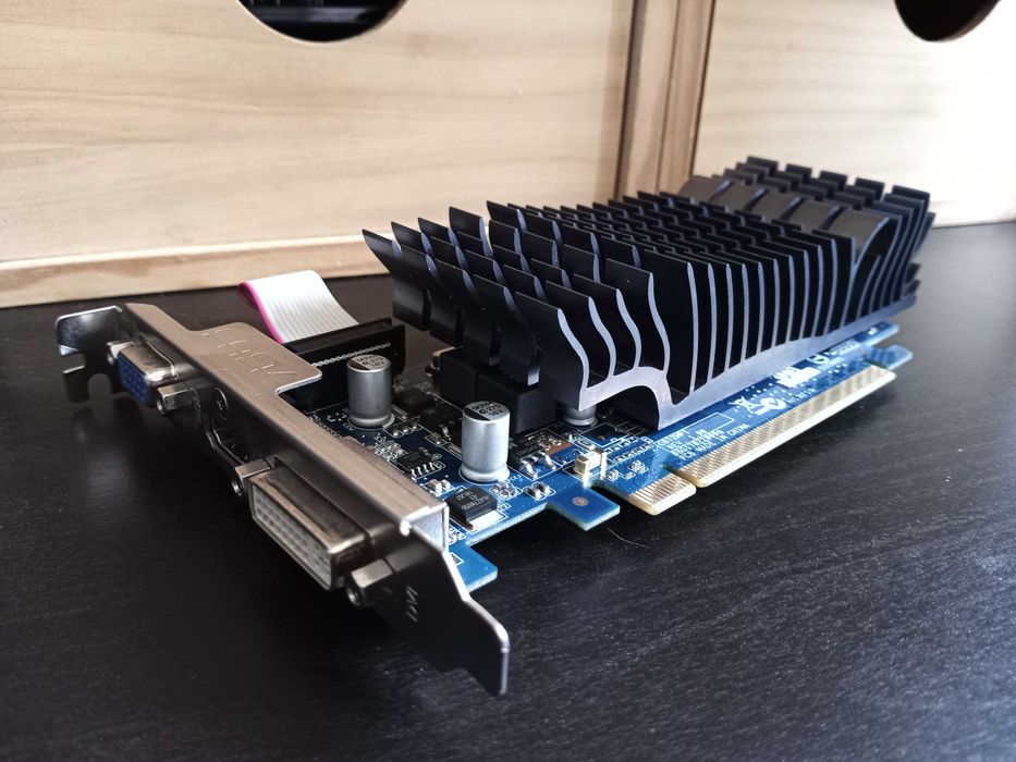 Placa gráfica Asus Nvidia GeForce 210 1GB GDDR3