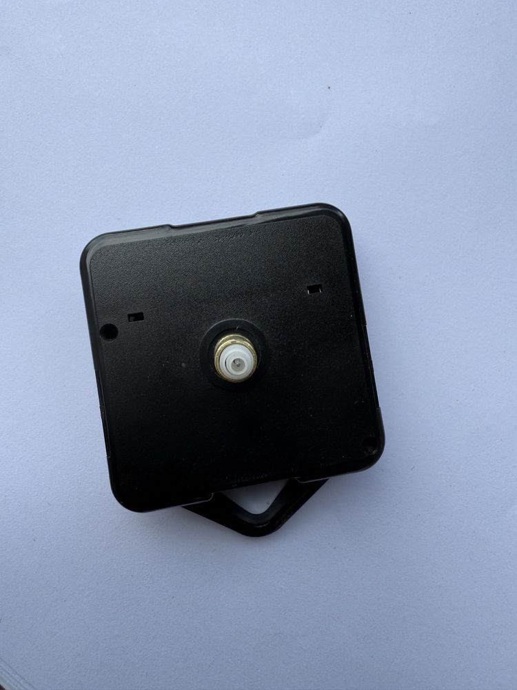 Mechanizm do zegara kwarcowego ściennego cichy z gwintem 18 mm