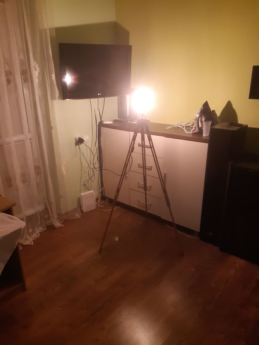 Lampa na statywie vintage loft