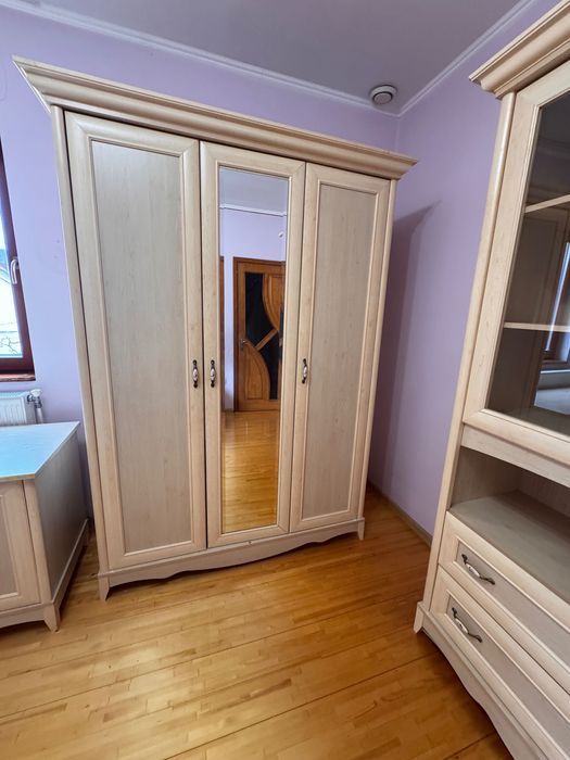 Меблі в дитячу кімнату у гарному стані.