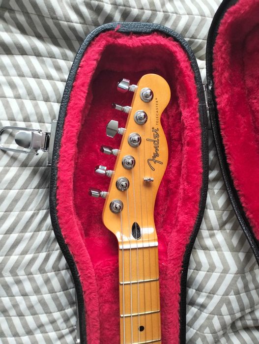 Fender telecaster/stratocaster