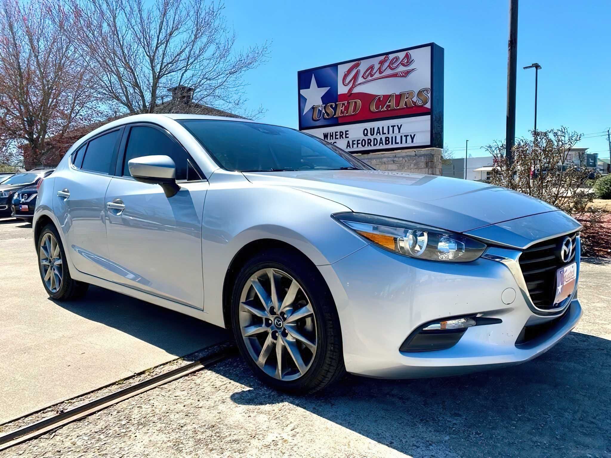 Mazda 3  Touring 2018