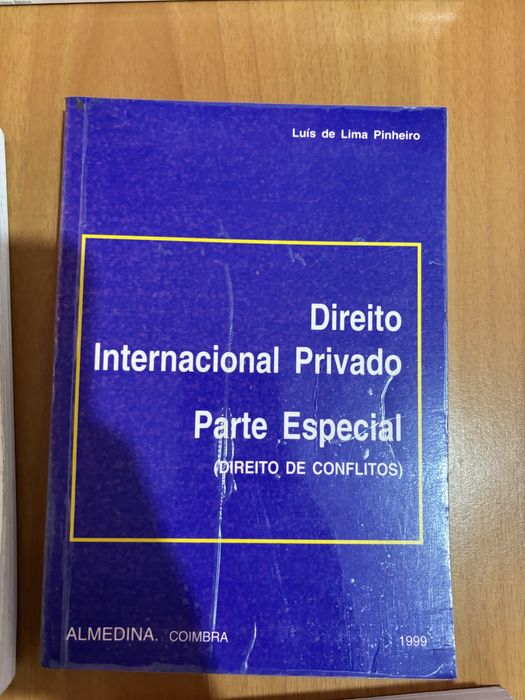 Livros de Direito variados