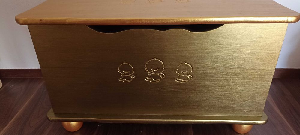 Baú de criança em madeira maciça