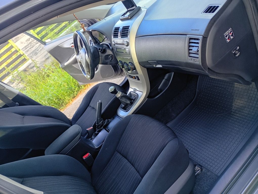 Toyota Corolla 1.6 benzyna