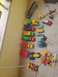 Carros, de vários formatos, mala ferramentas, helicóptero