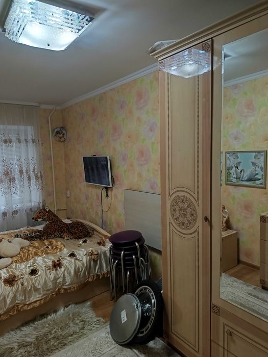 До квартири додається сарай з погребом у дворі.
І підвал під домом.