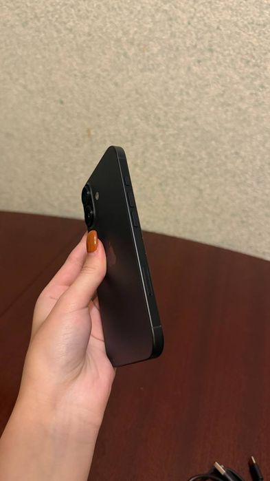 Apple iphone Айфон 16 128гб чорний