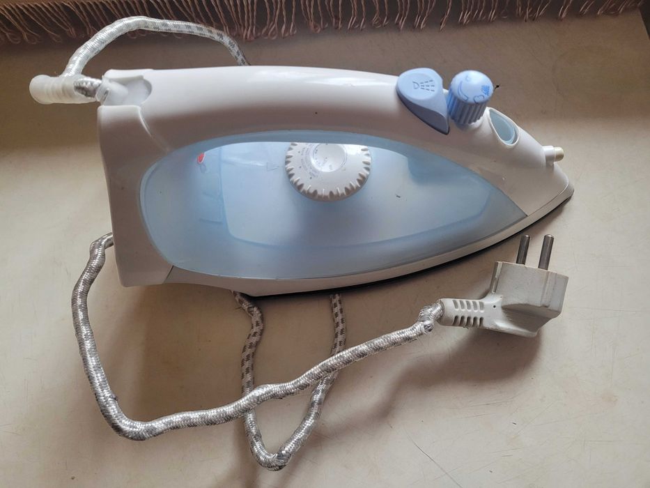 Продам утюг б/у, работает