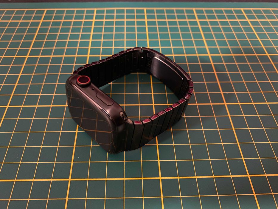 Apple Watch Series 7 / caixa de titânio e cerâmica + bracelete de elos