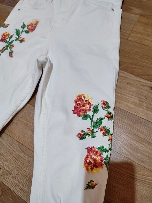 Крутезні джинси вишиванка з високою талією