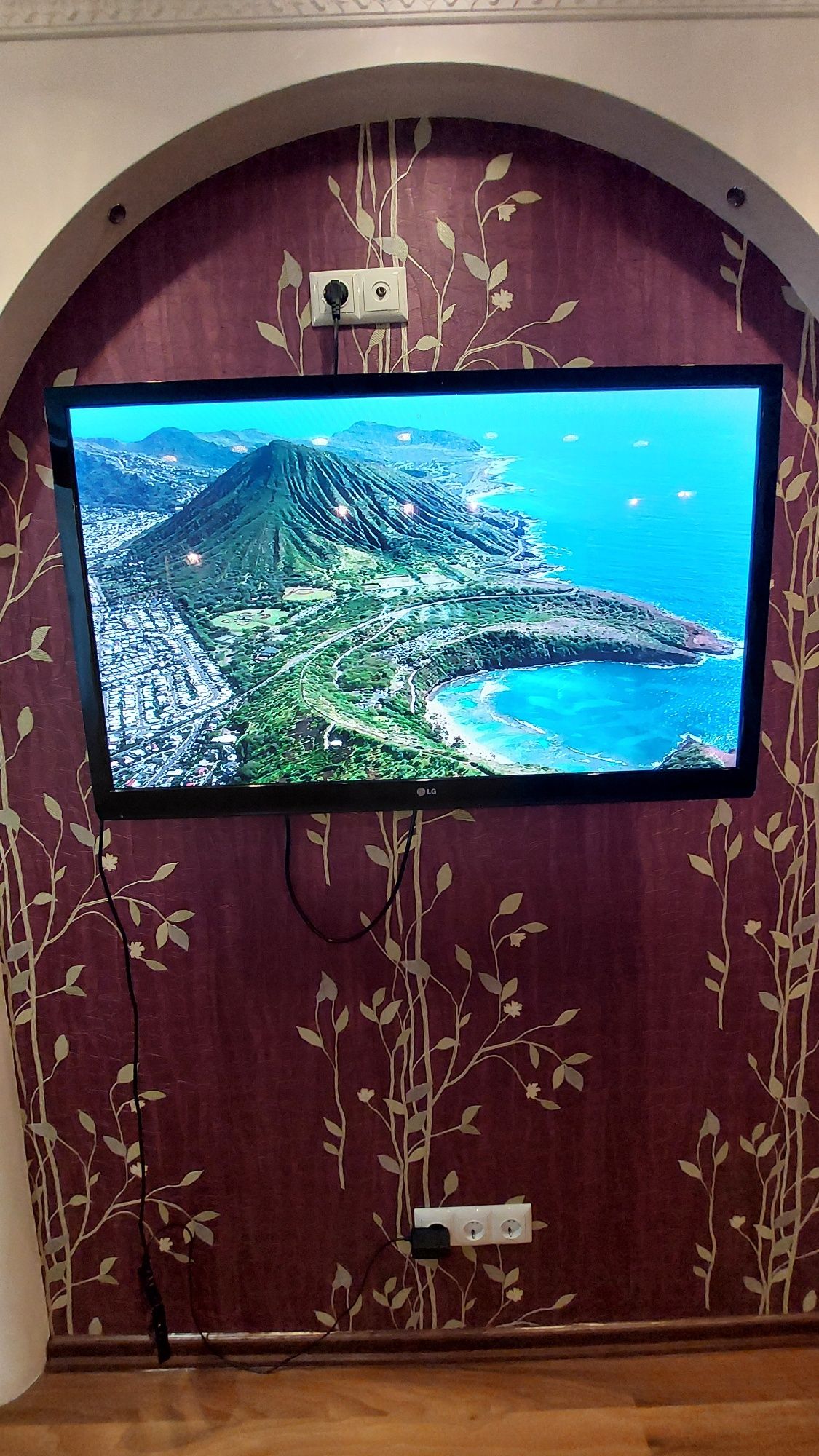 Плазмовий телевізор LG 42P A 450T ZM з кріпленням,