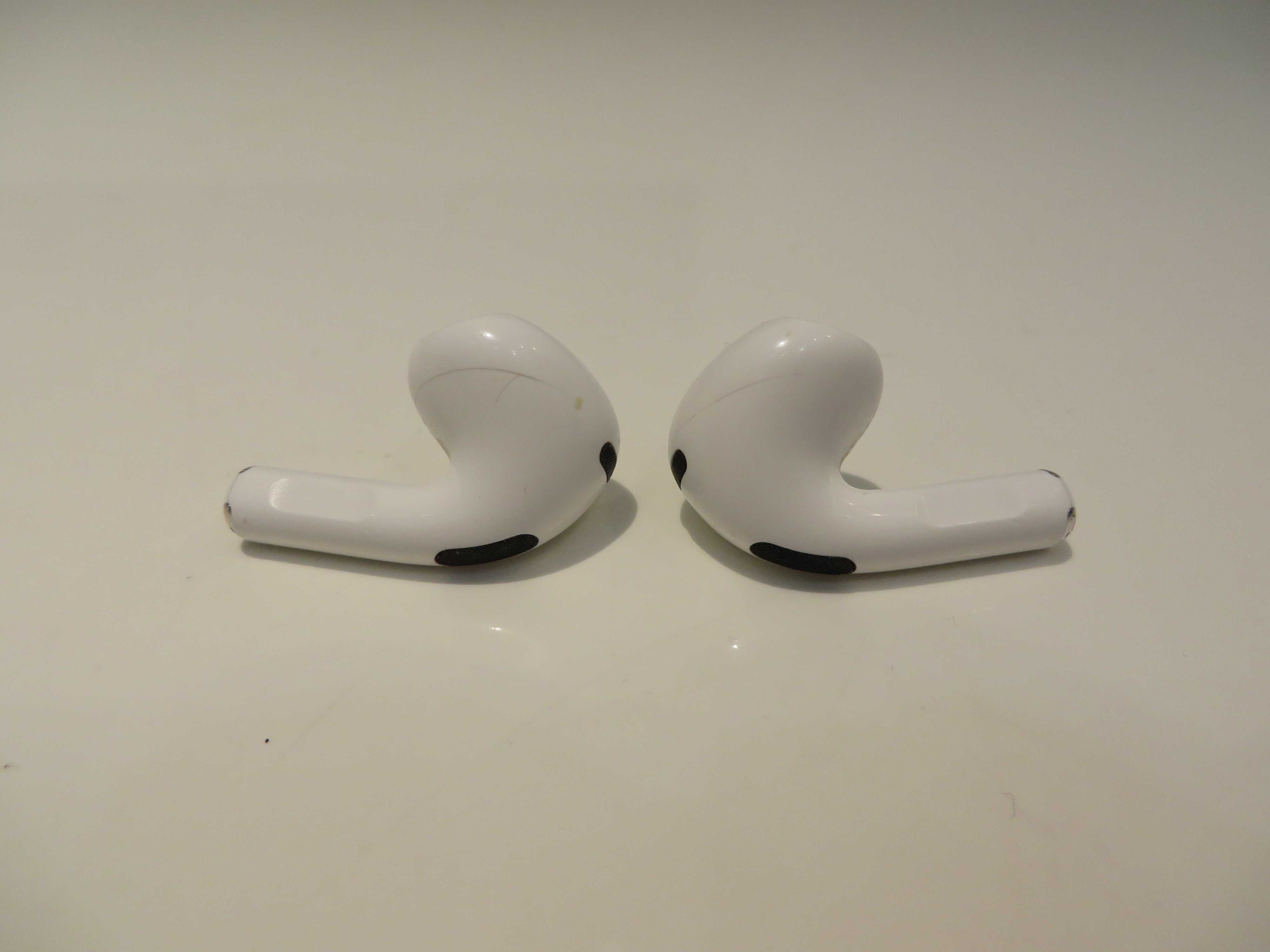 Oryginalne Apple AirPods 3 generacji z etui ładującym A2564