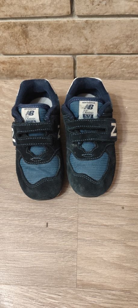 Дитячі кросівки на хлопчика new balance 27.5 розміру в гарному станіі
