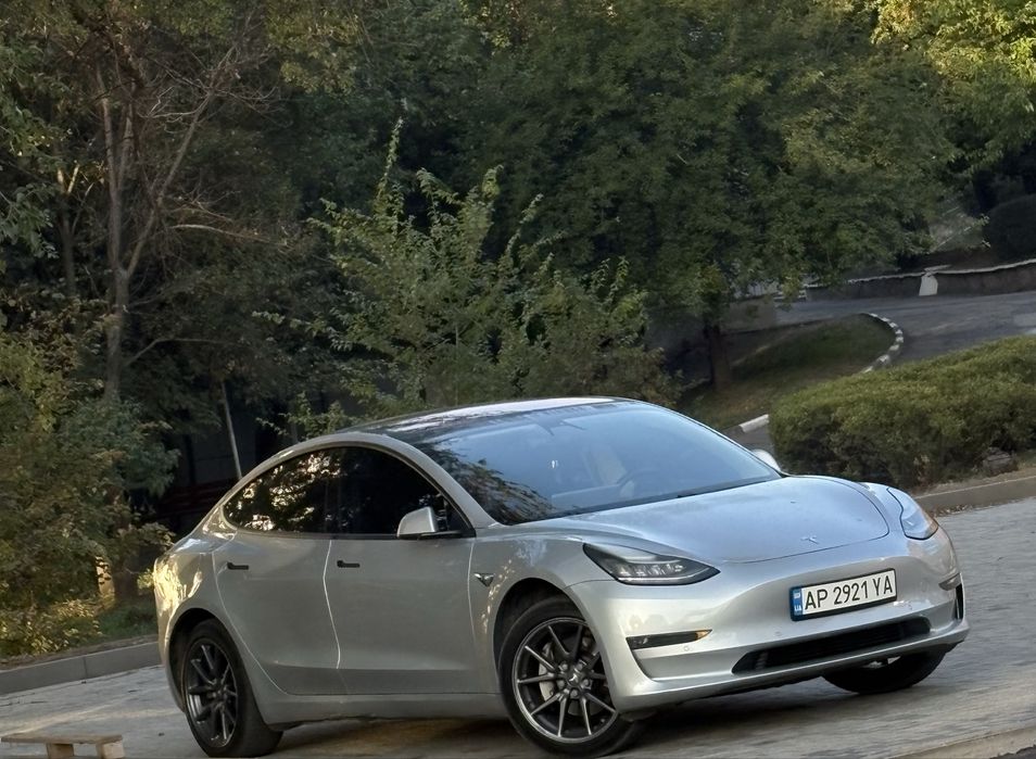 TESLA MODEL 3 В гарному станні