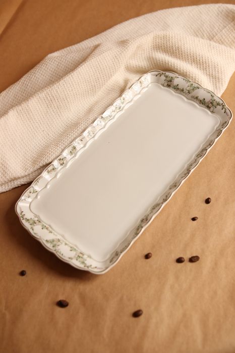 Serwis dla 9 osób z białej porcelany Bavaria Eschenbach