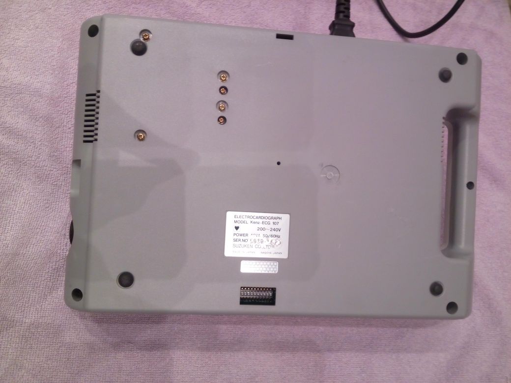 Elektrokardiograf Kenz ECG-107 aparat EKG