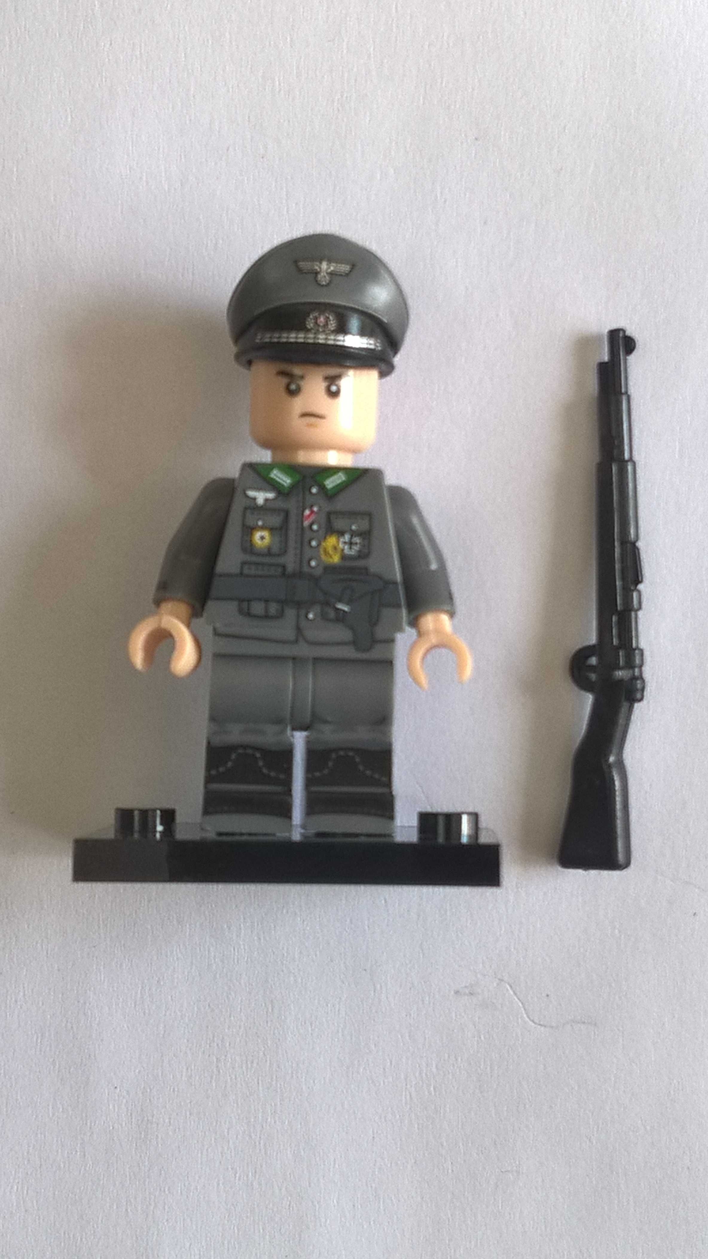 Figurka żołnierza niemieckiego + broń 4 krotny nadruk WW2 komp. z Lego