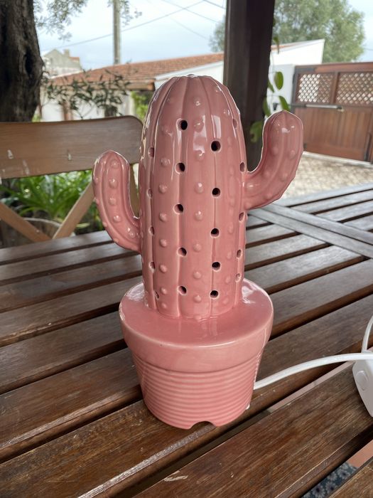 Candeeiro em cerâmica, cor de rosa, para mesinha de cabeceira