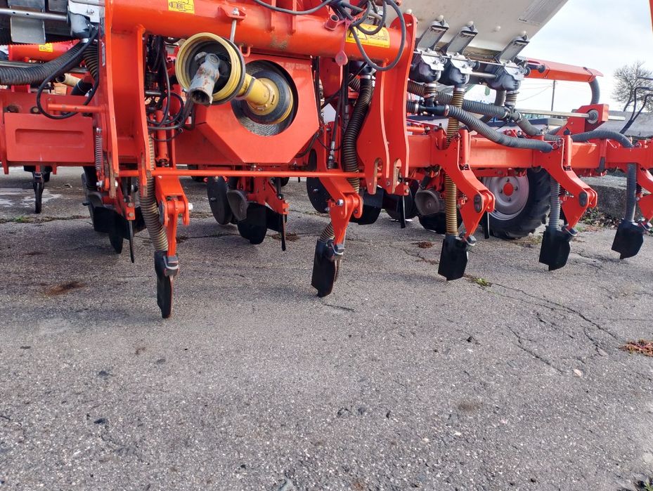 Продаєця сівалка кун плантер 3