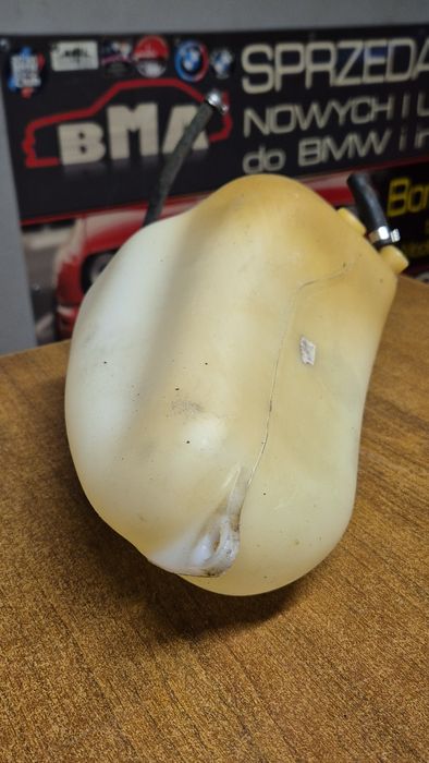 BMW E30 Zbiornik Zbiorniczek Wyrównawczy Baku Paliwa PochłaniaczOparów