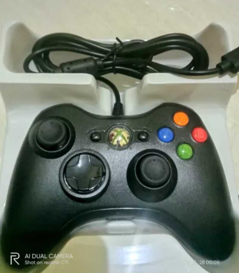 Проводной джойстик X360 прекрасно функционирует во всех играх на Xbox