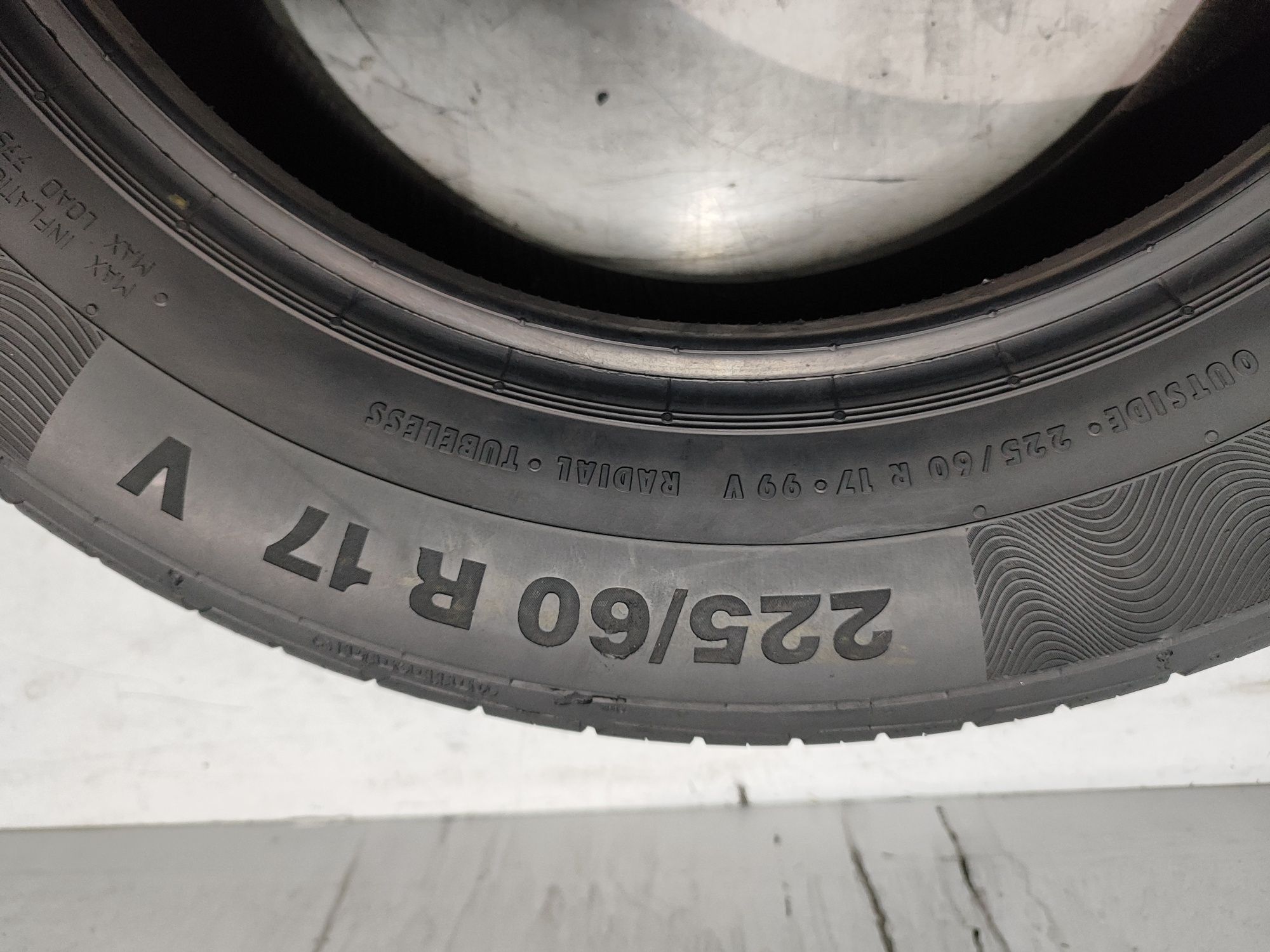 2 pneus semi novos continental 225/60R17 99V Oferta dos Portes