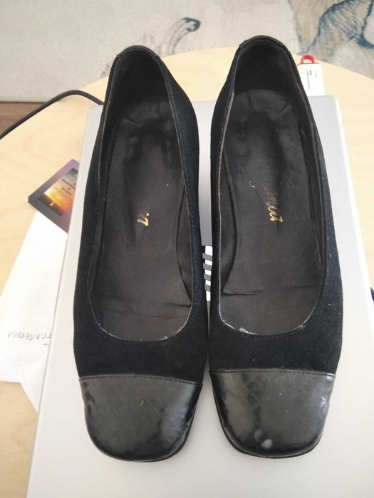 Sapato em pele e camurça preta