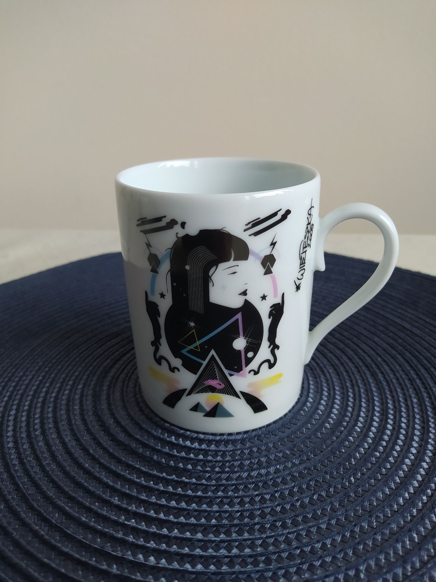 Kubek porcelanowy biały z grafiką Wieteszka, Empik