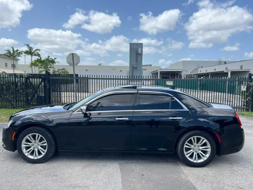 2017 Chrysler 300 Series
